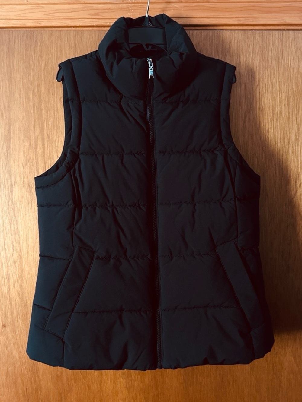 Women's black Puffer Vest - Lightweight Quilted Sleeveless Jacket